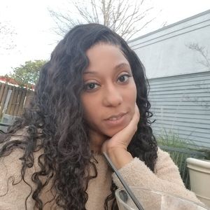 Meet your Posher, Teania